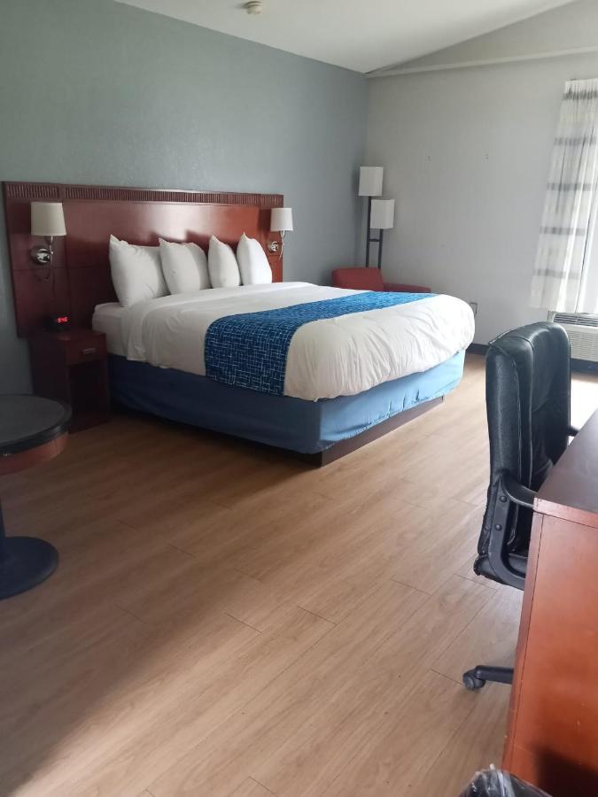 Travelodge By Wyndham ปีเตอร์สเบิร์ก ภายนอก รูปภาพ